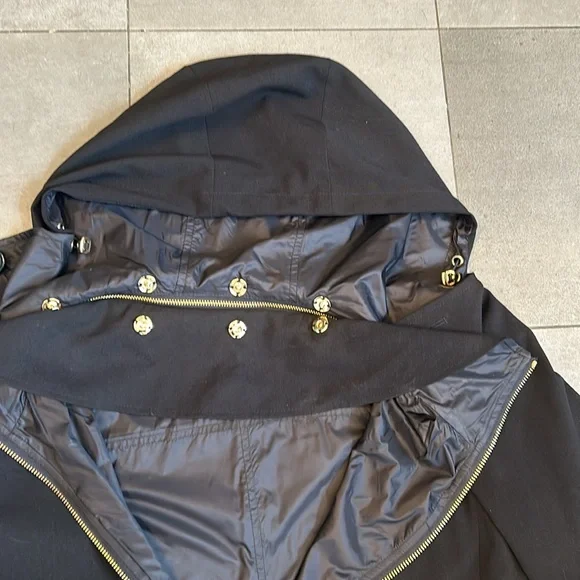 Calvin Klein Woman’s Lightweight, Water Resistant Coat - Picture 4 of 13